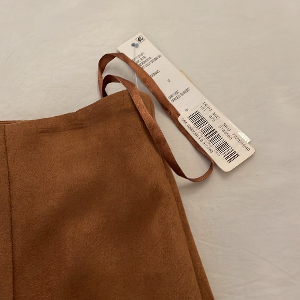 Antonio Melani suede skirt in size 6. New with tags! - Picture 2 of 4